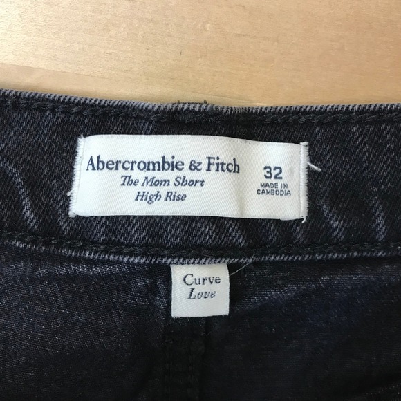 Abercrombie Fitch The Mom Short High Rise Black Denim Distressed Cutoff Size 32 - Picture 7 of 8